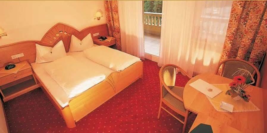 Hotel Maria Theresia Silandro Zewnętrze zdjęcie