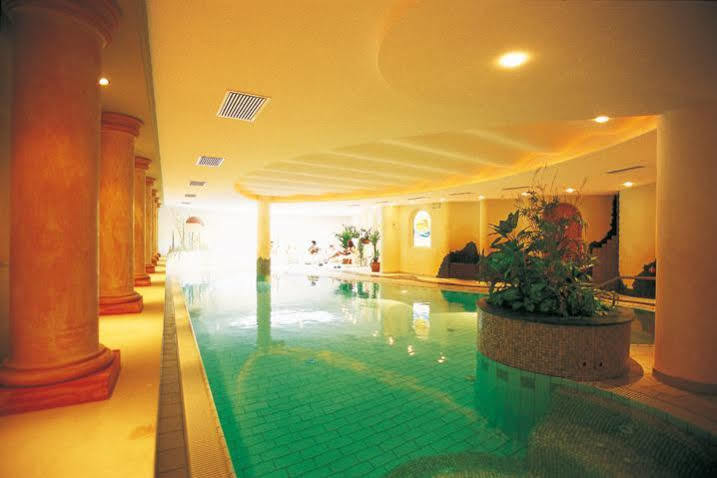 Hotel Maria Theresia Silandro Zewnętrze zdjęcie